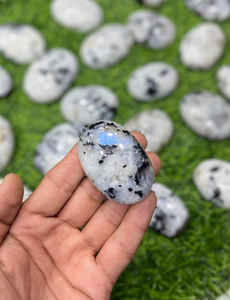 Piedra De Luna arcoíris superventas al por mayor, piedra preciosa de meditación tallada estilo Feng Shui pulida de cristal Natural para recuerdos - Product Image 5