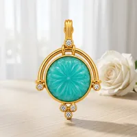 Pendentif Charme Design Vintage Femme, Pierre Précieuse Jade Aqua Sculpté Floral, Laiton Plaqué Or 18 carats Anti-ternissement, Bijou Best-seller