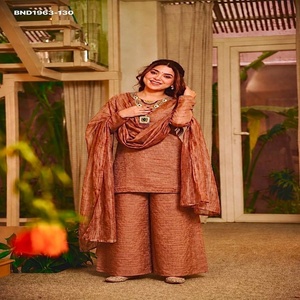 Ensemble haut-pantalon-dupatta en soie Salsa Crush de créateur, avec broderie, perles faites à la main et travail Latkan. Fournisseur et exportateur mondial. - Product Image 1