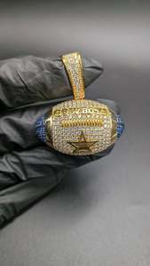 Pendentif Breloque Ballon de Rugby Personnalisable en Moissanite Plaqué Rhodium, Argent Sterling 925 Glacé, Bijou de Mode Style Sportif pour Hommes - Product Image 3