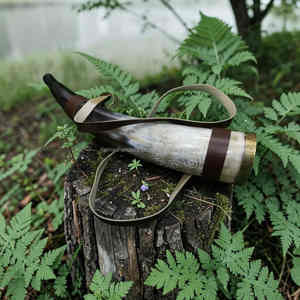 Auténtico Soplador de Cuerno de Buey Vikingo, Tallado a Mano en Cuerno Natural con Correa de Cuero para Uso Ceremonial y en Bares al Mejor Precio - Product Image 6