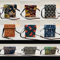 Sac bandoulière de luxe Regal Paisley Heritage en velours premium avec fermeture magnétique, écologique, durable, moderne, mini sac à l'épaule