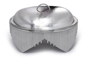 Mayorista de lujo: Plato ovalado para calentar alimentos con tapa de cúpula colgante en oro espejado, efecto diamante martillado, soporte en arco, unidad individual - Product Image 3