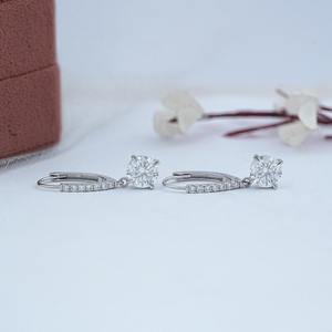 Pendientes Colgantes de Moissanita con Cierre de Palanca, Diseño de Corona con Pavé, Chapados en Plata de Ley, Románticos para Novia y Boda - Product Image 3
