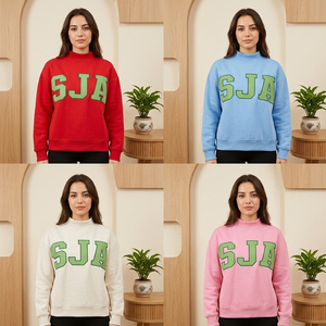 Damen Roter Rollkragenpullover mit Grünem SJA Buchstabendruck Maßgefertigtes Griechisches Campus-Sweatshirt Maßgefertigte Griechische Event-Bekleidung - Product Image 5