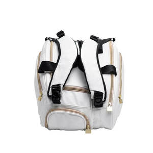 Sac de voyage élégant pour raquettes de tennis et de badminton, design blanc et or, avec cadre moulé, pour équipement de raquette - Product Image 5