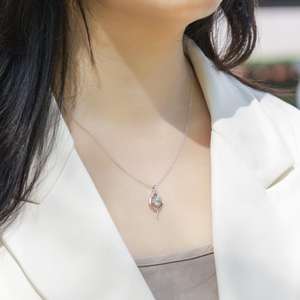 ผู้ผลิตเครื่องประดับเพชรคุณภาพสูง เพชรเลี้ยงในห้องปฏิบัติการ เงินแท้ 925 ทองคำแท้ 14K จี้เพชรทรงกลมรูปหยดน้ำ สร้อยคอสำหรับเธอ - Product Image 4