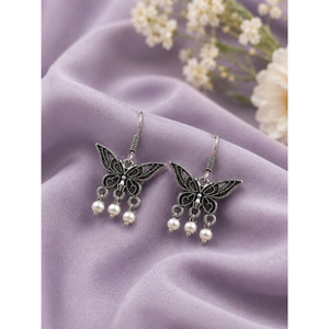 Pendientes de Mariposa de Plata Oxidada con Perlas Colgantes para Mujer, Estilo Vintage Antiguo - Product Image 2