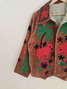 Chaqueta Bomber de Terciopelo Hecha a Mano, Bordado Boho Marrón, Reversible, Ecológica, Transpirable, Corta, Invernal, con Animales y Flores Coloridos - Product Image 3