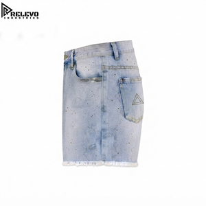 Shorts en jean Y2K de haute qualité, délavage clair, avec motif constellations, ourlet brut déchiré, style streetwear pour homme - Product Image 3