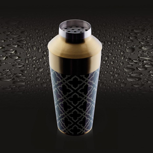 Shaker à cocktails noir et or à motifs, avec un motif complexe, élégant et conçu pour des réceptions raffinées. - Product Image 4