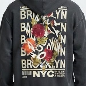 เสื้อฮู้ดดี้โอเวอร์ไซส์ผู้ชายลายดอกไม้ พิมพ์ลายโลโก้บรูคลิน NYC ด้านหลัง สวมใส่สบายๆ ในฤดูใบไม้ร่วง ผลิตจากผ้าฝ้ายถัก 100% ทรงปกติ - Product Image 6