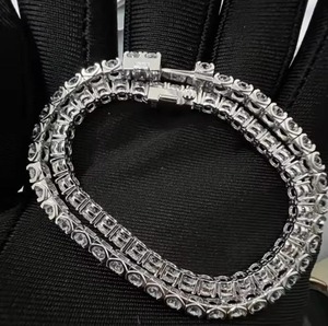 Pulsera de tenis con eslabones cubanos de moissanita y diamantes, elegante para oficina, para mujer, disponible para la compra - Product Image 3
