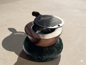 Brûleur d'encens traditionnel fait main en bois de santal avec diffuseur d'aromathérapie d'inspiration indienne pour la maison et le spa - Product Image 1