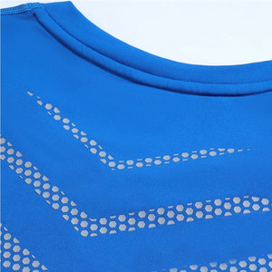 Services OEM – Haut de sport respirant à compression, séchage rapide, imprimé numériquement, personnalisé, en Spandex/Polyester, idéal pour l'entraînement (Rash Guard) - Product Image 2