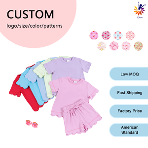 Completo Estivo Boutique per Bambine: Top e Shorts, Set Due Pezzi Personalizzato per Yoga, Outfit con Orlo Smerlato per Bambine - Product Image 1