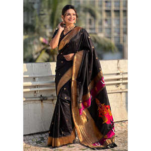 Sari en soie Paithani traditionnel noir tissé avec des fils de zari, spécial pour le dieu, avec des matériaux de haute qualité - Product Image 1