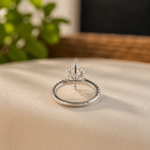 Anillo de compromiso de plata de ley 925 con diamante marquesa oculto tipo halo, anillo de aniversario para mujer con 6 puntas, anillo de propuesta de moissanita - Product Image 3