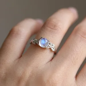 Anillo de compromiso vintage de plata de ley con piedra de luna azul arcoíris, diamante y perla de agua dulce, engaste de canal, certificado por terceros, fino. - Product Image 2