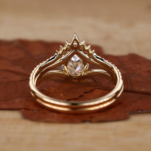 Anillo de compromiso de oro con diamante talla pera, conjunto de anillos nupciales curvos, engaste de púas, chapado en rodio, lujo unisex IGI - Product Image 2