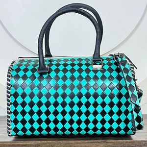 กระเป๋าเดินทางหนังแท้ลายตารางสีเทอร์ควอยซ์และสีดำ  กระเป๋าเดินทางแบบสะพายไหล่หนังแท้  กระเป๋าเดินทางขนาดใหญ่สำหรับผู้หญิง - Product Image 4