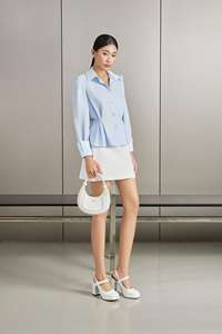 Chemise ajustée femme élégante et chic à col rabattu, bleu pastel, style bureau, BLUE DAWN, vente en gros, fabricant Vietnam KA54 - Product Image 4