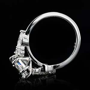 Bijou de luxe fait main VVS Diam en argent sterling 925, 2,00 CT Moissanite, serti de griffes hexagonales, avec accent de grappe marquise, certifié IGI - Product Image 2