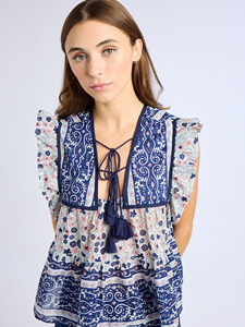 Blusa de verano sin mangas con volantes y estampado floral bohemio para mujer, cuello en V, con lazo de borlas, color azul marino - Product Image 2