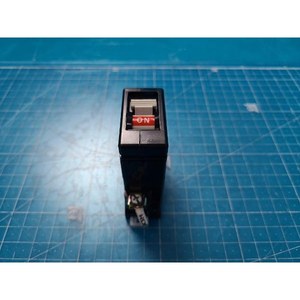 Contact auxiliaire de protection de circuit Fuji CP31D, utilisé comme pièce détachée pour équipement semi-conducteur d'époque - Product Image 2