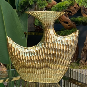 แจกันดอกไม้ตกแต่งเคลือบทอง รูปทรงโลหะคุณภาพมาตรฐาน ดีไซน์ลายตอกแบบพิเศษ สำหรับตกแต่งภายใน สามารถปรับแต่งได้ - Product Image 1