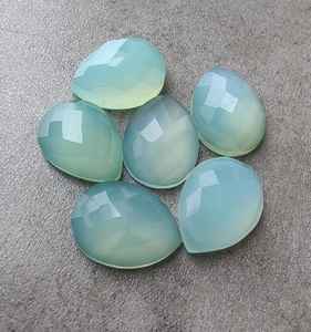 พลอยแคลเซโดนีธรรมชาติทรงลูกแพร์แบบคาโบชอง ตัดแบบเช็คเกอร์ ขนาดมาตรฐาน สำหรับทำเครื่องประดับ - Product Image 1