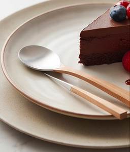Juego de cubiertos minimalistas de acero inoxidable con mango de madera, duraderos y con acabado pulido a espejo, para bodas y uso en la comedor. - Product Image 3