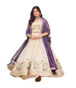Hermoso Lehenga Choli Tradicional de Seda Crema Bordado con Dupatta Morado para Mujer, para Bodas en India y Pakistán, Largo hasta el Suelo - Product Image 2