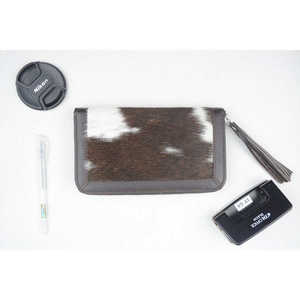 LAXURA - Bolso de Mano Pequeño de Piel de Vaca con Pelo para Mujer, Bolso Bordado Hecho a Mano de Lujo, Forro de Cuero Genuino, Cadenas, Pelo, Portátil - Product Image 1