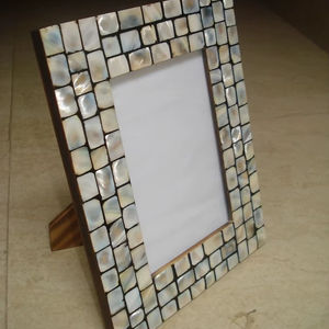 Cadre photo carré artisanal haut de gamme en nacre, style indien Uttar Pradesh, pour murs et bureaux, vente en gros et exportation - Product Image 1