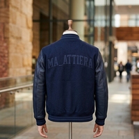 Blouson Bomber Homme Bleu Marine Hiver Col Montant Style Letterman avec Logo Brodé Personnalisé sur le Devant, Respirant et Séchage Rapide en Polyester/Coton