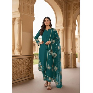 Ensemble Kurti, pantalon et dupatta en crêpe naturel avec broderie de sequins (prêt-à-porter) - Product Image 1