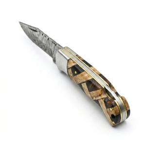 Couteau de poche pliant en acier Damas forgé à la main avec manche en bois mosaïque et mécanisme de verrouillage - Product Image 2