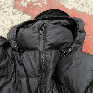Veste matelassée unisexe noire de haute qualité, imperméable et coupe-vent, avec capuche amovible, logo de designer imprimé, personnalisable OEM - Product Image 2