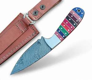 Herramienta Utilitaria para Exteriores de Acero de Damasco Hecha a Mano con Mango de Resina de Madera Segmentada Multicolor - Product Image 6