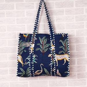 Bolsa de Hombro con Estampado de Animales de la Selva, Bolsa de Compras Reutilizable, Bolsa de Viaje a la Playa, Bolsas de Mano de Algodón Acolchado Azul Marino - Product Image 1