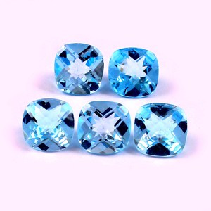 Lote al por mayor de piedras preciosas sueltas calibradas de topacio azul cielo natural de 6x6 mm, corte cuadrado tipo almohada con diseño de tablero de ajedrez, para fabricación de joyas. - Product Image 1
