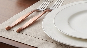 Ensemble de couverts minimalistes avec poignées en or rose et ustensiles en acier inoxydable poli miroir pour mariage ou usage domestique - Product Image 4