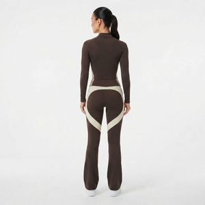 Ensemble de vêtements de sport pour femmes, haut court à manches longues en couleur crème marron, leggings évasés, deux pièces - Product Image 2