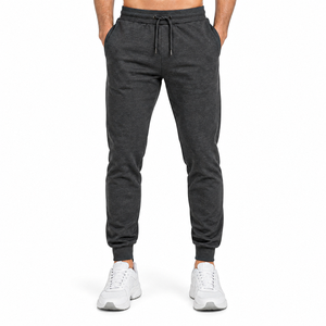 Pantalones deportivos de hombre, color gris oscuro, cintura elástica, con cordón ajustable y bolsillos laterales, estilo casual para otoño e invierno. - Product Image 1