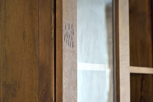 Armoire verticale de chambre à coucher au design industriel moderne, en bois de manguier massif, pour salon et bureau - Product Image 5