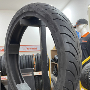 Pneu de scooter sans chambre à air Vietnam KUMATIRE K243A 110/70-14 100/70-17 Sport Touring, 65% caoutchouc naturel, résistant à l'eau - Product Image 1