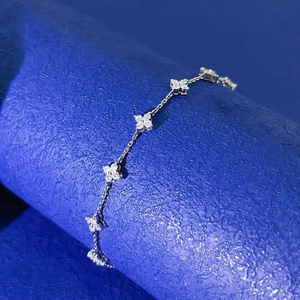 Exquisito Anillo de Diamantes Cultivados en Laboratorio con Corte Brillante, Diseño de Racimo Floral de Cuatro Hojas, Peso Total en Quilates, Elaborado con Cadena de Eslabones - Product Image 3