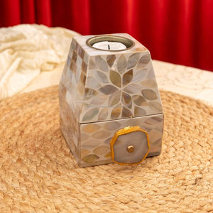 Portavelas de Mimbre Indio de Moda, Decoración Navideña Ecológica Hecha a Mano para Interiores Elegantes - Product Image 1