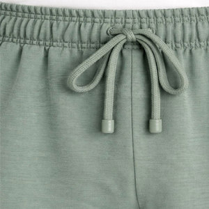 Conjunto de sudadera con capucha y pantalones cortos para hombre, diseño transpirable para recreación, viajes y actividades al aire libre diarias. - Product Image 4